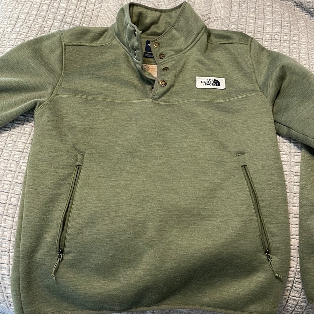 Men’s The North Face sweater
